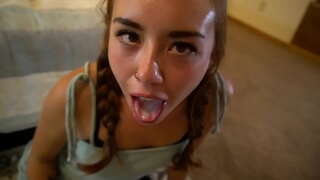 ���ூடான மற்றும் கவர்ச்சியாக பல விந்தை இடம் மாற்றுவது: பிராண்டி ஜடை