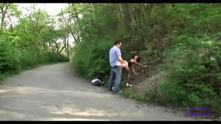 ערשטער זיי פאַרבינדן יעדער אנדערע אין אַ באַר און דעריבער זיי גיין צו באַרען אין די ציבור גאַרדענס