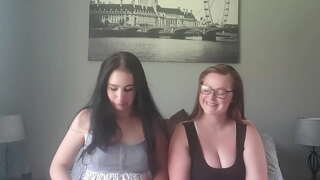 Kicsi kontra nagy mellek dohányzás cigaretta